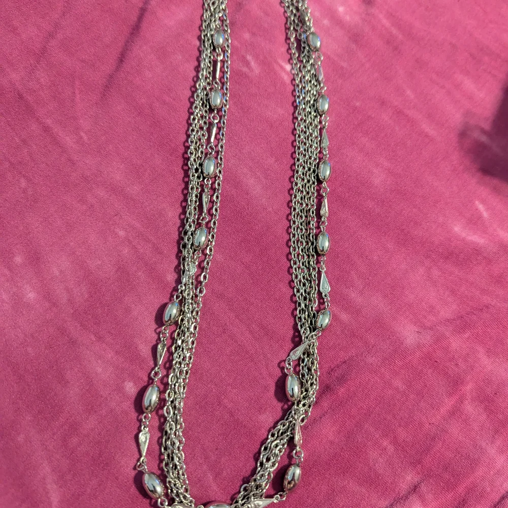 Elegant Silver Beaded Necklace_7
